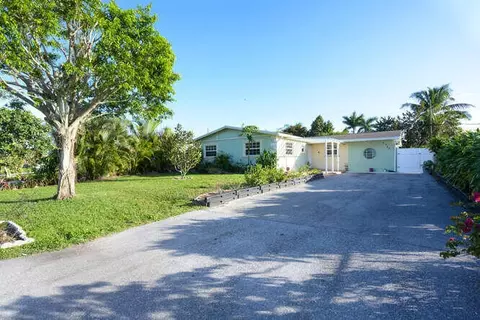 5646 Middlecoff Dr, West Palm Beach, FL 33413
