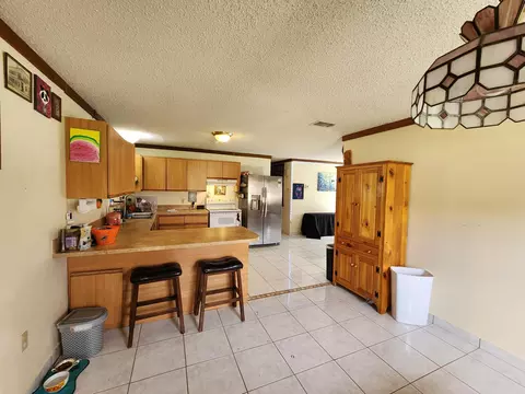 1821 SE Dranson Cir, Port Saint Lucie, FL 34952
