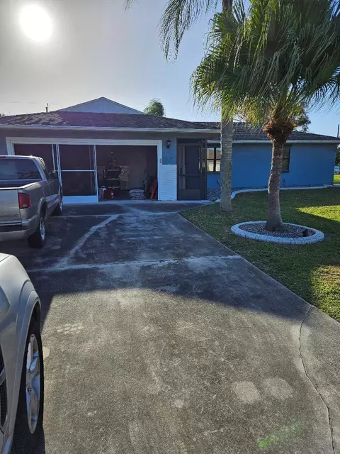 2218 SE Shelter Dr E, Port Saint Lucie, FL 34952