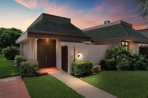 3325 SE La Prado Ct, Port Saint Lucie, FL 34952