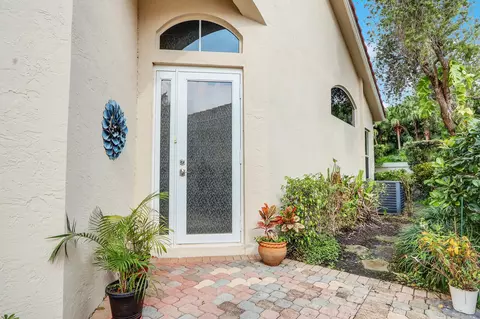 8180 Sandpiper Way, West Palm Beach, FL 33412
