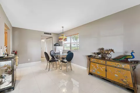 242 Saxony Trl #242-F, Delray Beach, FL 33446