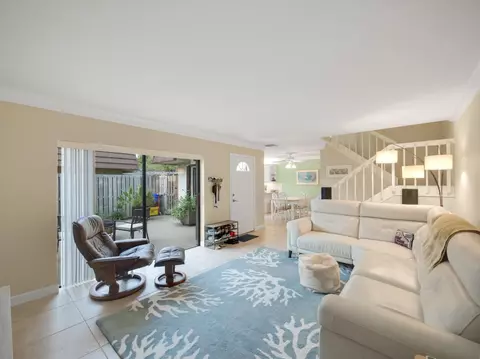 1306 13th Ln, Palm Beach Gardens, FL 33418