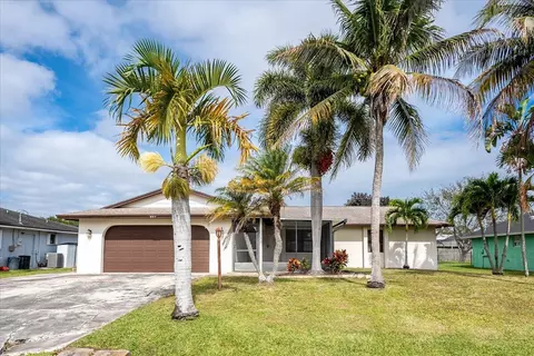 831 SE Starflower Ave, Port Saint Lucie, FL 34983