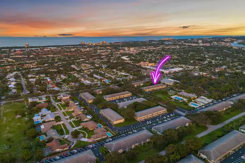 4 Westwood Ave #204H, Tequesta, FL 33469