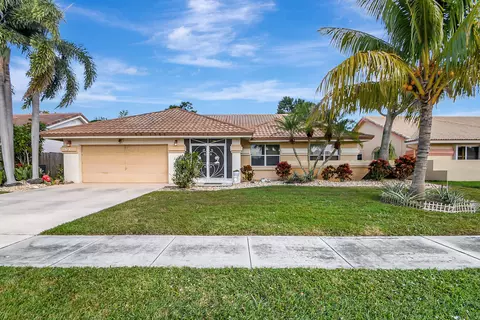 9768 Sun Pointe Dr, Boynton Beach, FL 33437