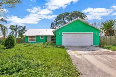 326 NE Greenbrier Ave, Port Saint Lucie, FL 34983