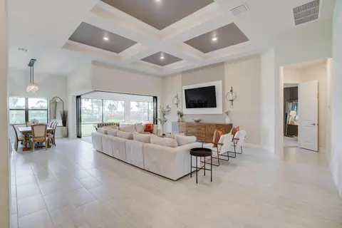 9226 Balsamo Dr, Palm Beach Gardens, FL 33412