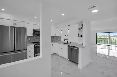 7270 Ashford Pl #304, Delray Beach, FL 33446