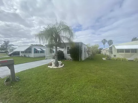 6 Nuestra Calle Ln, Port Saint Lucie, FL 34952