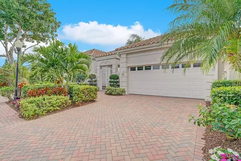 151 Coral Cay Dr, Palm Beach Gardens, FL 33418
