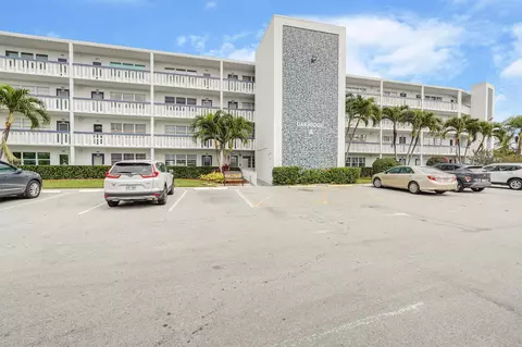 1019 Oakridge A, Deerfield Beach, FL 33442