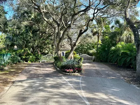 911 Holoma Dr, Vero Beach, FL 32963