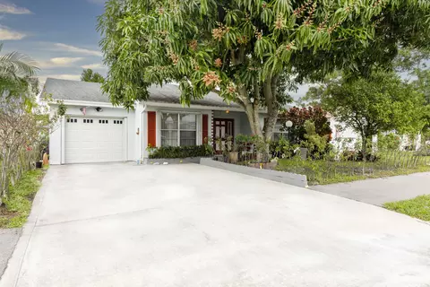 4353 Lisa Dr, Lake Worth, FL 33467