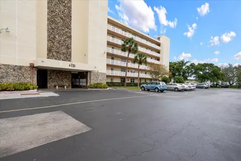 131 SE 3rd Ave #207, Dania, FL 33004