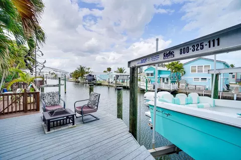 26 Aqua Ra Dr, Jensen Beach, FL 34957