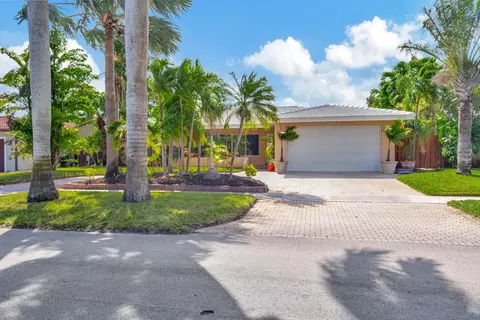 4954 Sarazen Dr, Hollywood, FL 33021