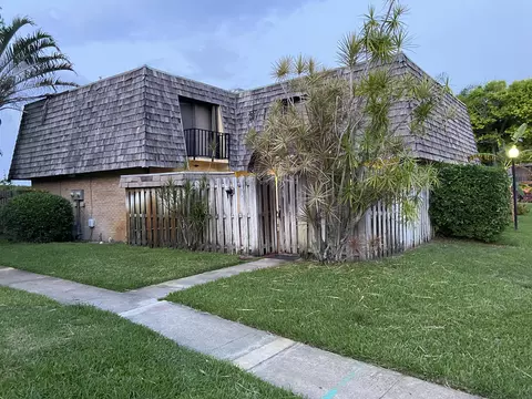 248 Woodland Rd, Palm Springs, FL 33461