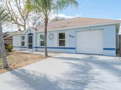 1562 SE Crowberry Dr, Port Saint Lucie, FL 34983