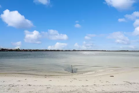 820 Via Villagio, Hypoluxo, FL 33462