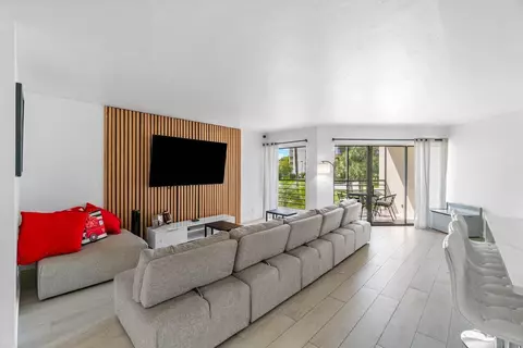 5901 Camino Del Sol #206, Boca Raton, FL 33433