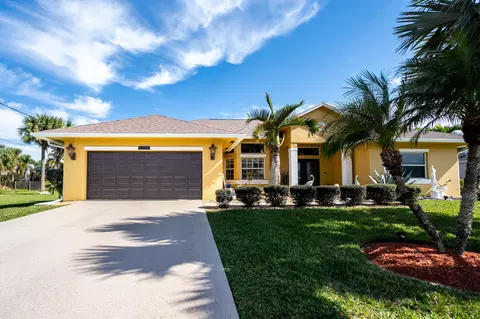 2533 SW Aberdeen St SE, Port Saint Lucie, FL 34953