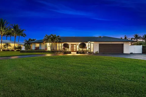 1104 Country Club Cir, North Palm Beach, FL 33408