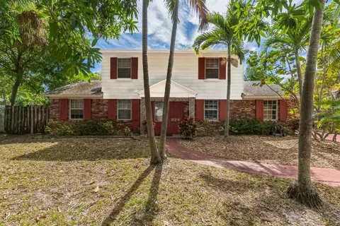 826 Poplar Dr, Lake Park, FL 33403