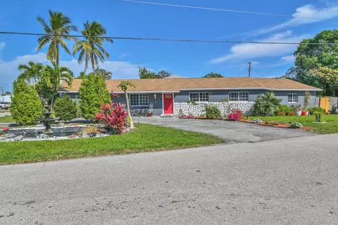 5700 Candlewood St, Mangonia Park, FL 33407