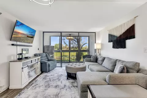1626 Bridgewood Dr, Boca Raton, FL 33434
