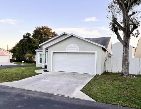 48 Bentwater Cir, Boynton Beach, FL 33426