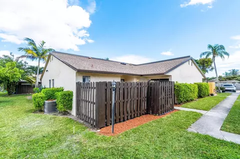 3701 Waterview Cir, Palm Springs, FL 33461