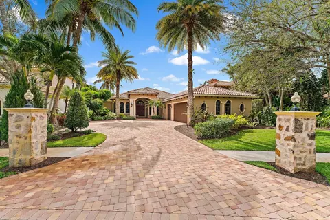 2818 Old Cypress N, Palm Beach Gardens, FL 33410