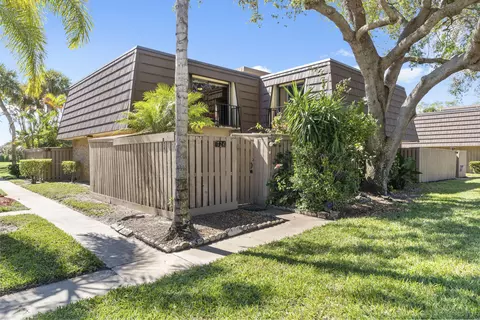 724 7th Ct, Palm Beach Gardens, FL 33410