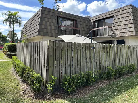 4039 Palm Bay Cir #B, West Palm Beach, FL 33406