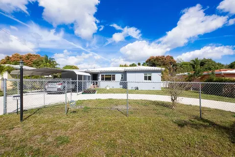 331 NW 145th St, Miami, FL 33168