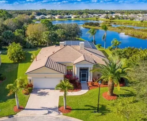 424 SW Blue Springs Ct, Port Saint Lucie, FL 34986