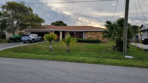 402 SE Seahouse Dr, Port Saint Lucie, FL 34983