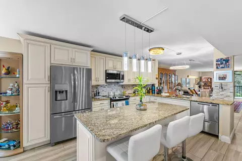 15461 Pembridge Dr #301, Delray Beach, FL 33484