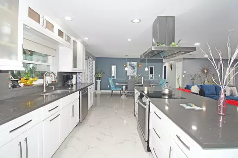 3205 NW 87th Ave, Coral Springs, FL 33065