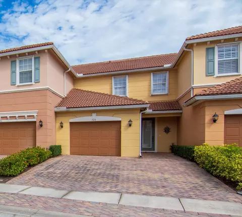 306 Versailles Ln, Vero Beach, FL 32960