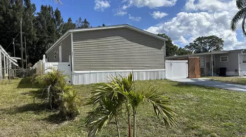 8071 SE Skylark Ave, Hobe Sound, FL 33455