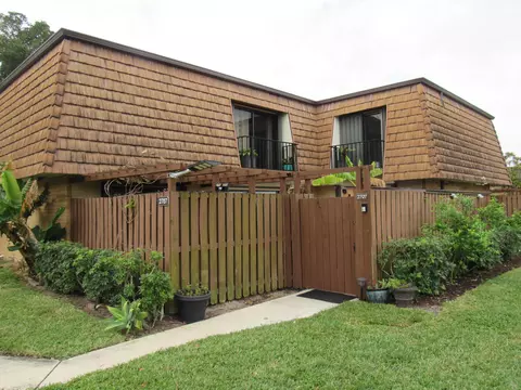 2707 27th Ln, Greenacres, FL 33463