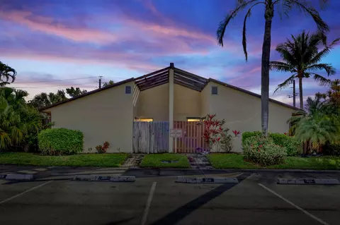 3004 Waterview Cir, Palm Springs, FL 33461