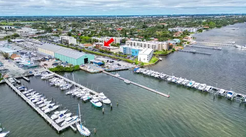 200 Waterway Dr S #306, Lantana, FL 33462