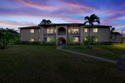 530 Shady Pine Way #D1, Greenacres, FL 33415