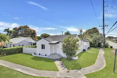 780 NW 77th St, Miami, FL 33150