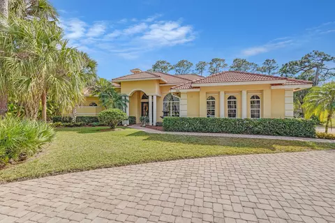 113 NE Charleston Oaks Dr, Port Saint Lucie, FL 34983