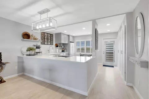 15 SE 13th St #D2, Boca Raton, FL 33432