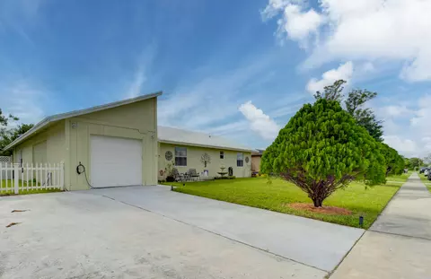 10362 Oliver Ln, Royal Palm Beach, FL 33411